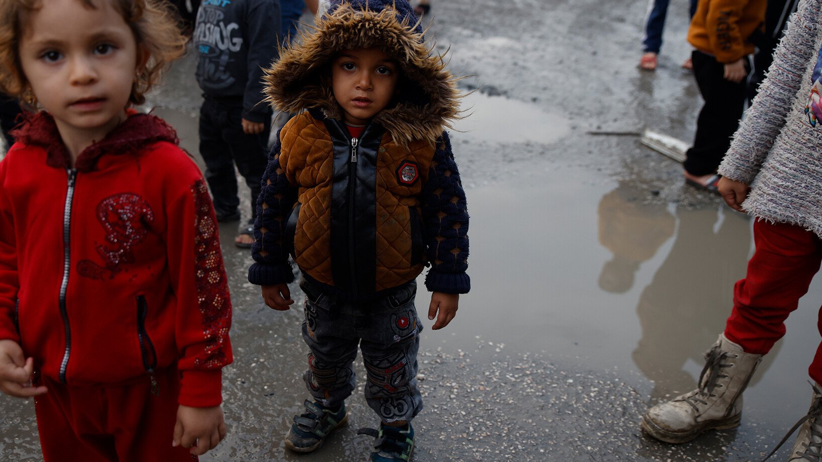 Kinder in einer Notunterkunft an der syrisch-türkischen Grenze