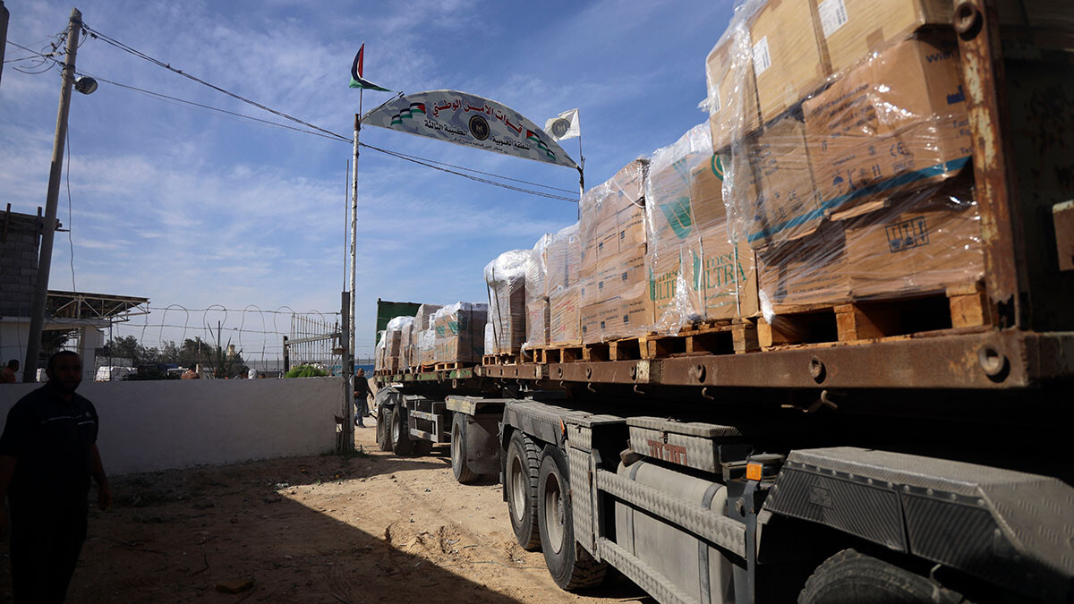 Hilfskonvois haben damit begonnen, über den Grenzübergang Rafah in den Gazastreifen zu gelangen.