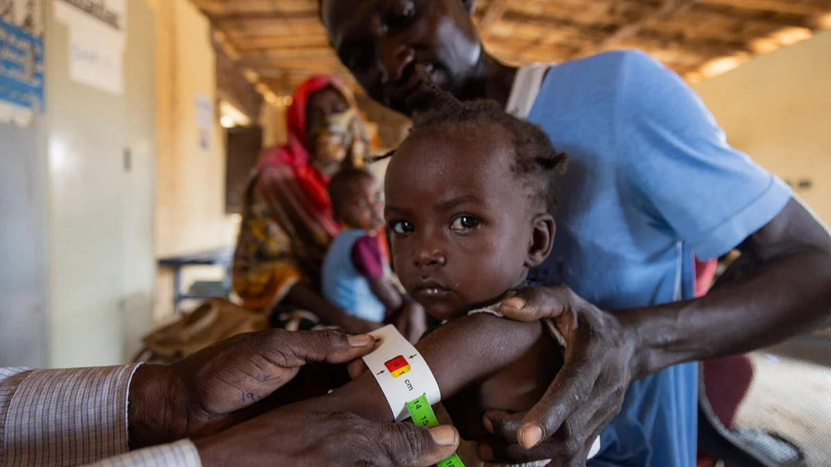 Mothers receive help for malnourished children.