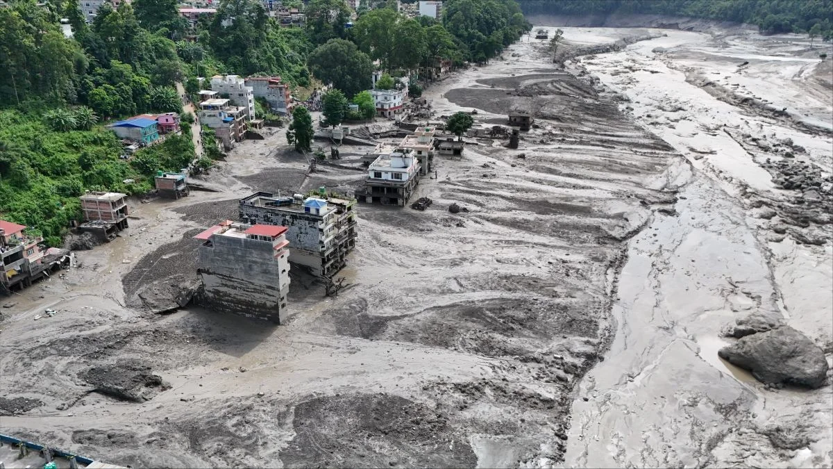 Häuser in Nepal begraben unter Schlammmassen