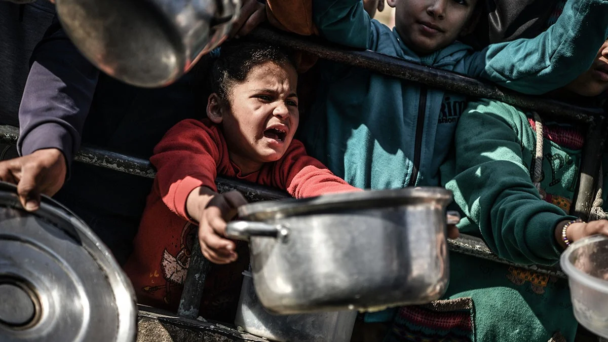 Gaza, cento bambini orfani in corsa a Khan Yunis