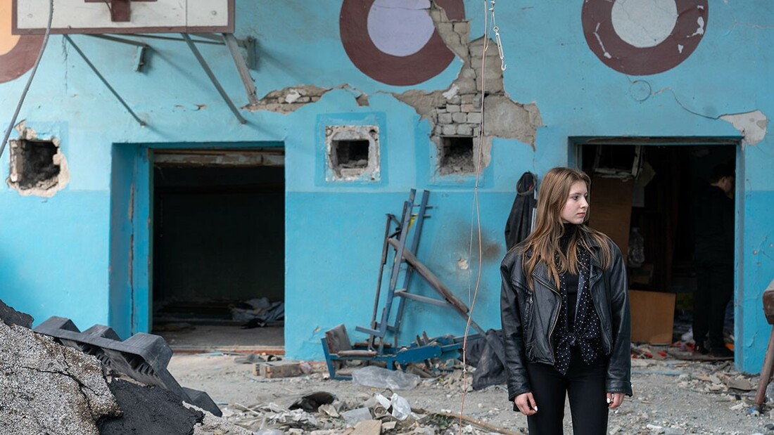 Maedchen Schule zerstoert Ukraine