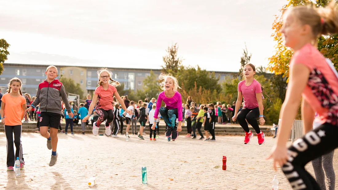 Mädchen machen Sport