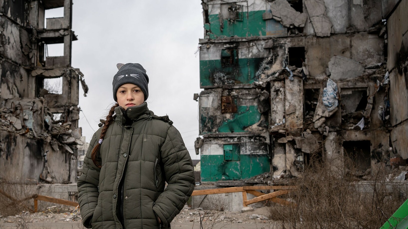 Krieg Ukraine Maedchen Ruinen
