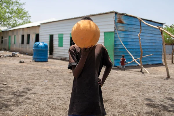 Geflüchteter Bub im Sudan