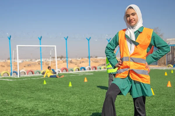 Mädchen auf Fussballfeld in Jordanien