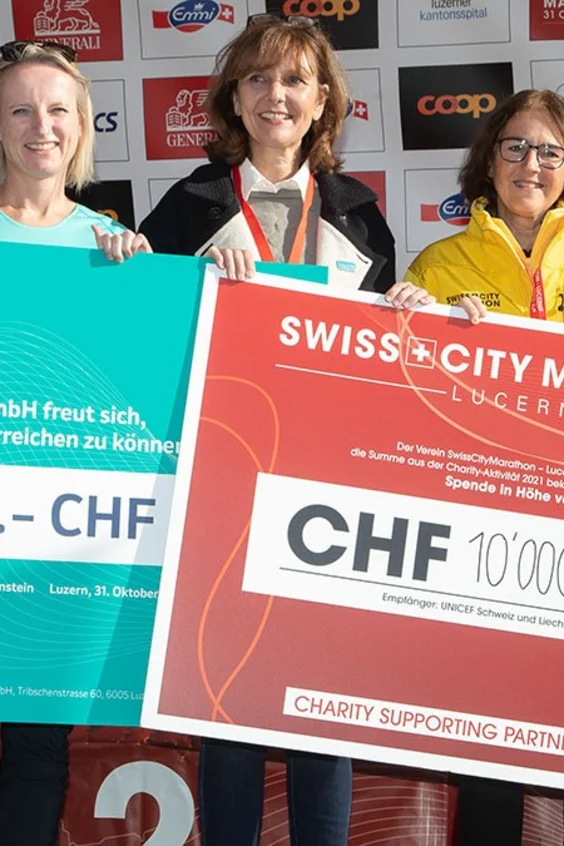 Checkübergabe an UNICEF am SwissCityMarathon Luzern