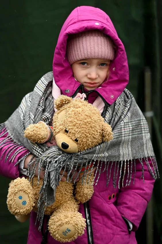 Mädchen mit Plüschtier