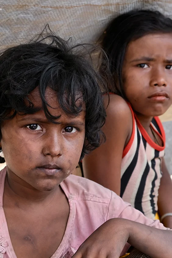 Zwei Mädchen einem Rohingya-Flüchtlingslager