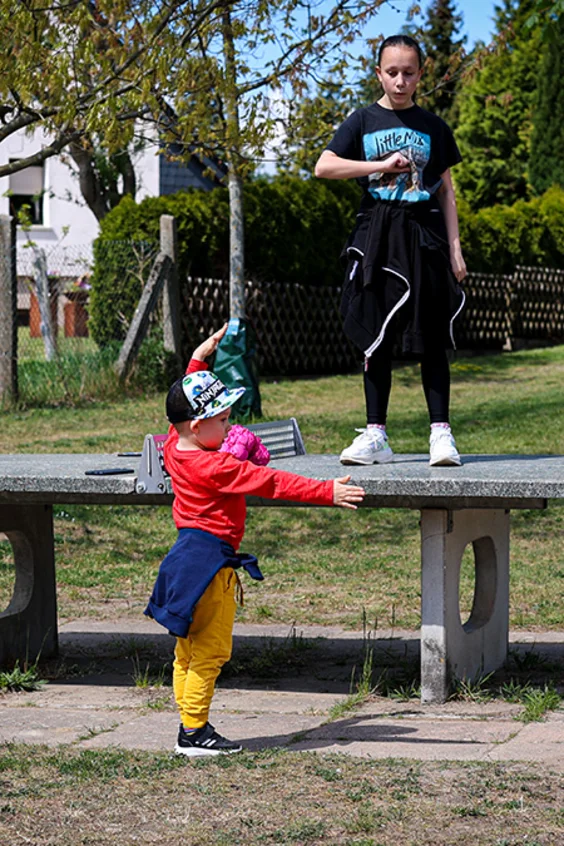 Kinder auf dem Spielplatz.
