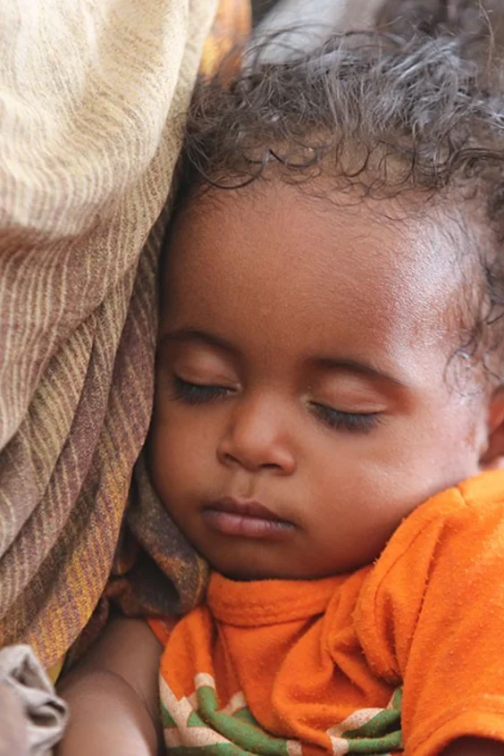Kind schläft Sudan