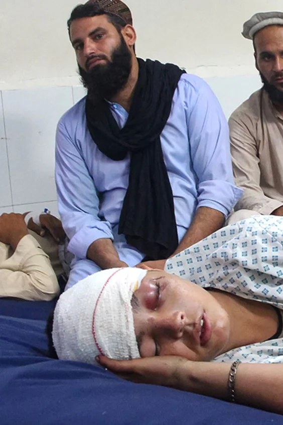 Verletzter Junge nach Erdbeben in Afghanistan